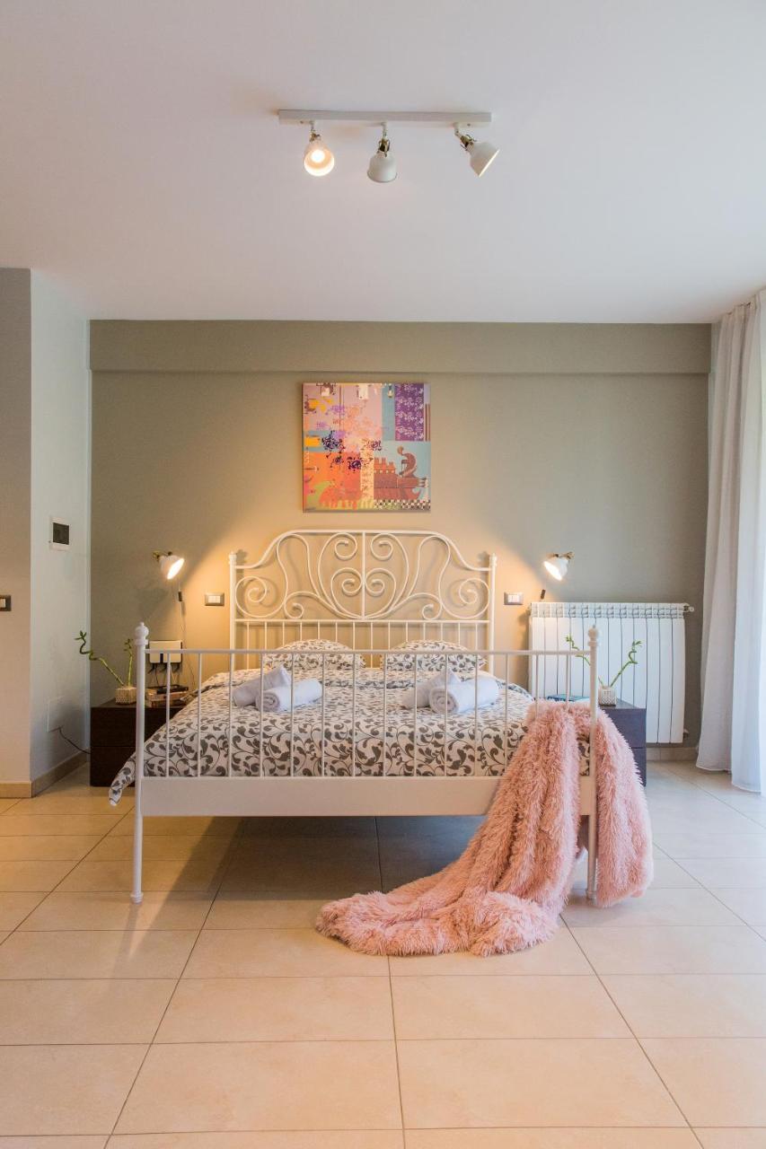 One Love Metropolitan Gardens Studio Apartment Bucharest Exterior photo